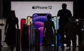 Apple atualiza iPhone 12 em França para cumprir padrões europeus de emissões de ondas