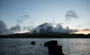 Cientistas açorianos e britânicos revisitam em livro sismos e vulcões dos Açores