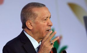 Turquia reitera críticas à Suécia condicionando a adesão à NATO
