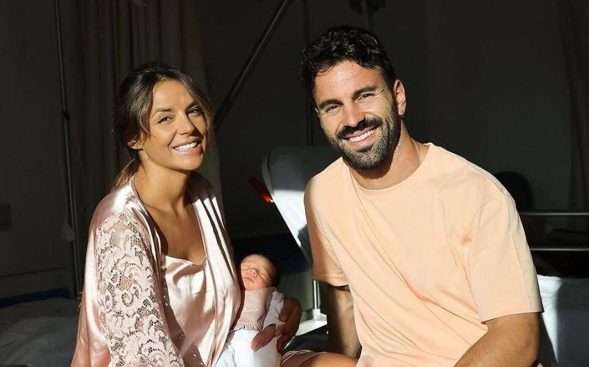 Elisabete Moutinho Que amor! Mostra novas fotos da filha recém-nascida