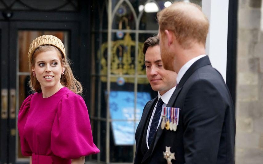 Princesa Beatrice - Deslumbra com vestido de renda transparente