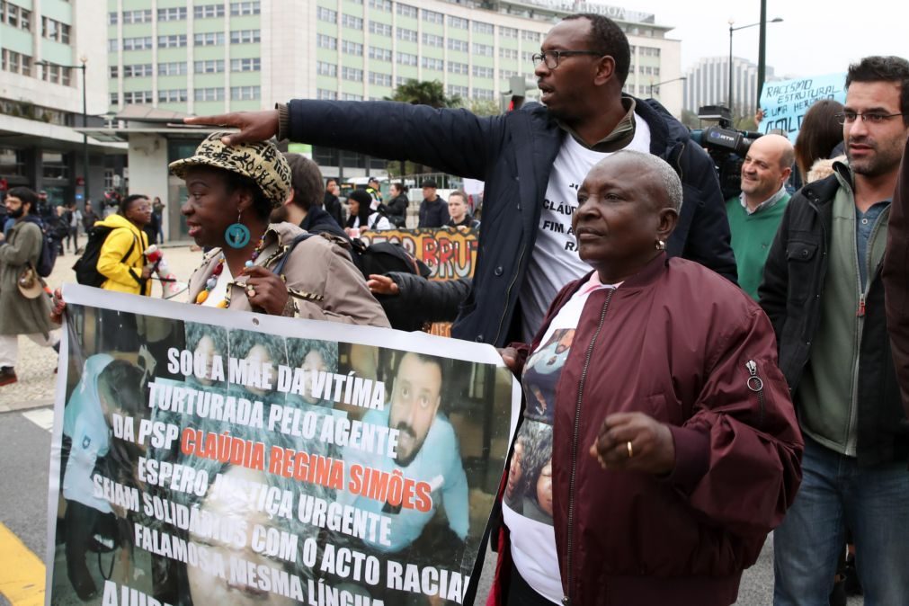 Ativista Mamadou Ba condenado a pagar 2.400 euros por difamação