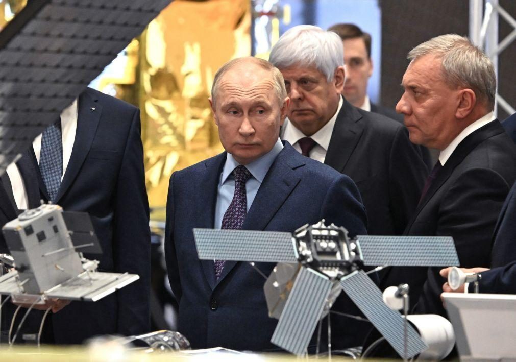 Rússia coloca em órbita vários satélites militares