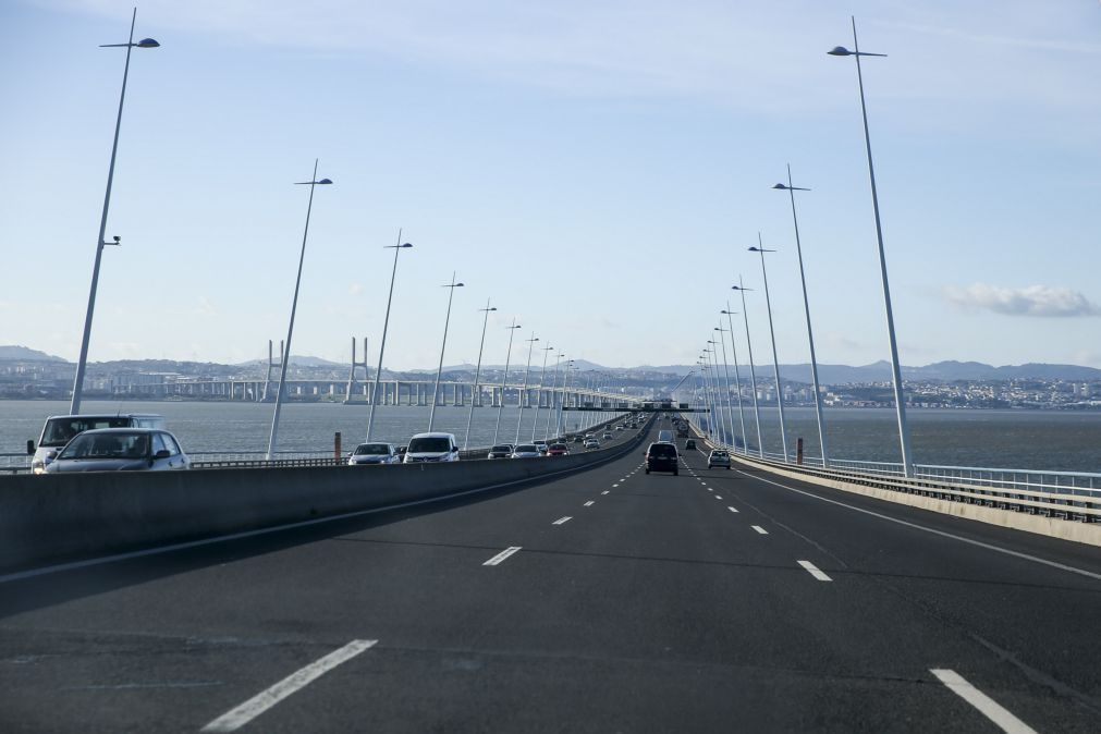 Vento forte limita velocidade nas pontes Vasco da Gama e 25 de Abril