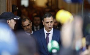 Costa felicita reeleição de Pedro Sánchez como primeiro-ministro espanhol