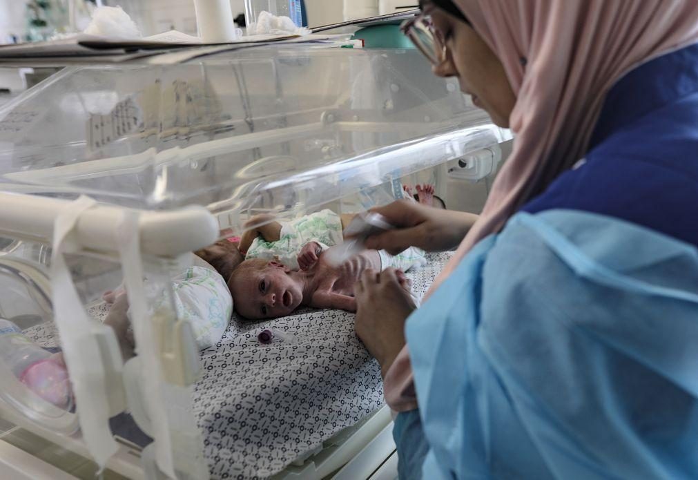 Morreram antes da viagem para o Egito dois bebés de hospital de Gaza