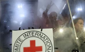 Segundo grupo de reféns está com a Cruz Vermelha a caminho do Egito