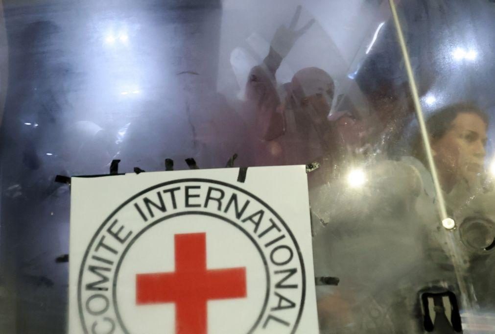 Segundo grupo de reféns está com a Cruz Vermelha a caminho do Egito