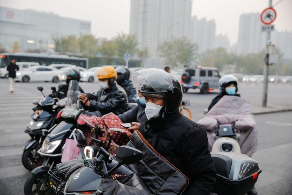 Aumento de doenças respiratórias na China causado por gripe e patogénicos conhecidos