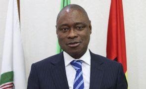 Primeiro-ministro da Guiné-Bissau pede para crianças irem à escola, sobretudo as meninas