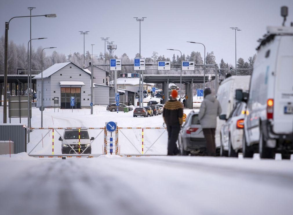 Rússia diz que decisão finlandesa de encerrar fronteiras é um ato irracional