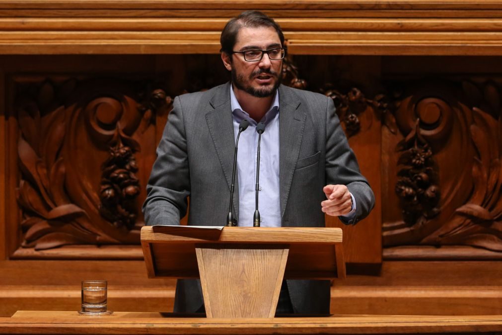Comunistas defendem que tudo o que é positivo tem