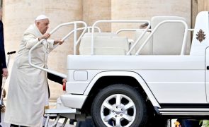 Papa admitiu que não se sente bem mas participou na audiência semanal no Vaticano
