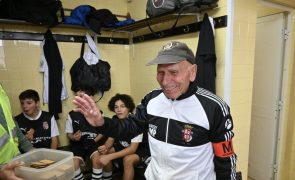 Adelino Santos tem 92 anos e há 37 que é massagista do Caldas