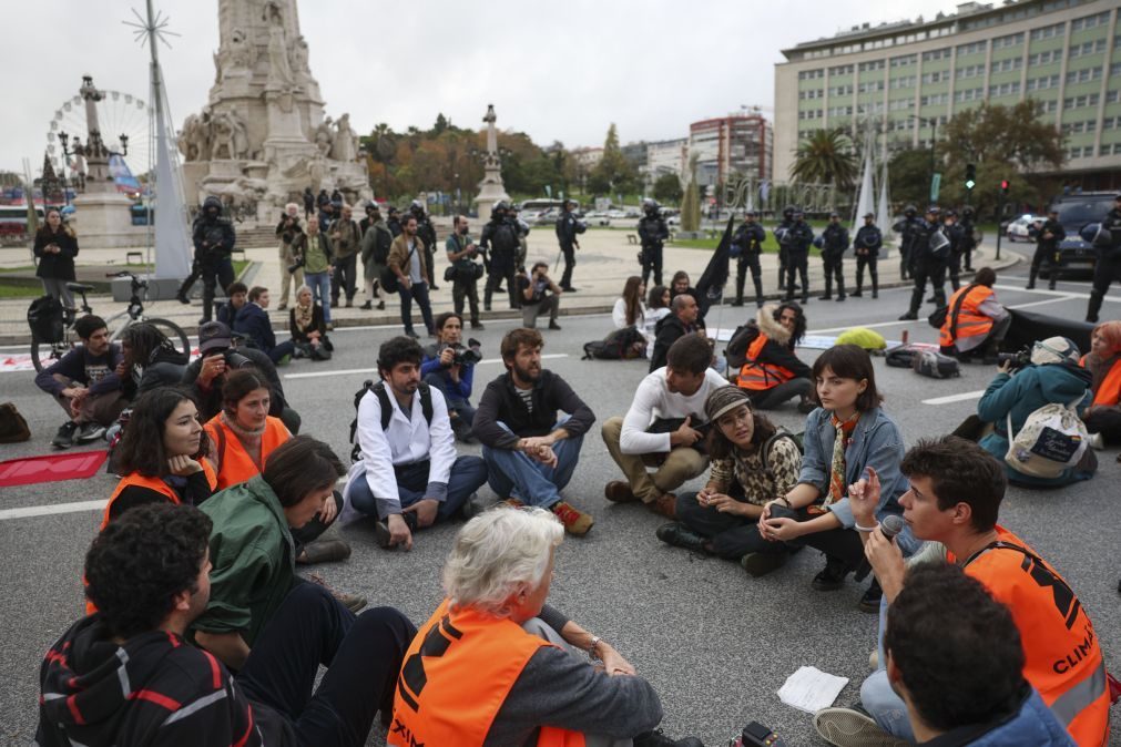 Ação da Climáximo junta cerca de 70 pessoas numa assembleia no Marquês de Pombal, em Lisboa