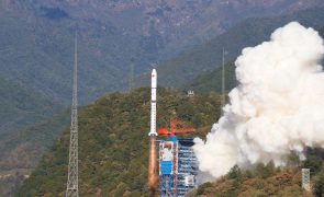 China lança veículo espacial experimental reutilizável para testar tecnologia