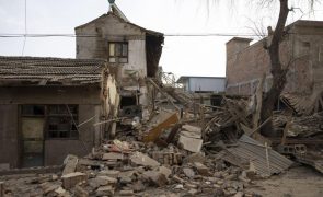 Sobe para 144 o número de mortos após sismo no noroeste da China