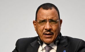 UE exige libertação de Presidente Mohamed Bazoum cinco meses após detenção