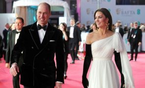 Kate Middleton - Olhos postos no look da Princesa de Gales na missa de Natal