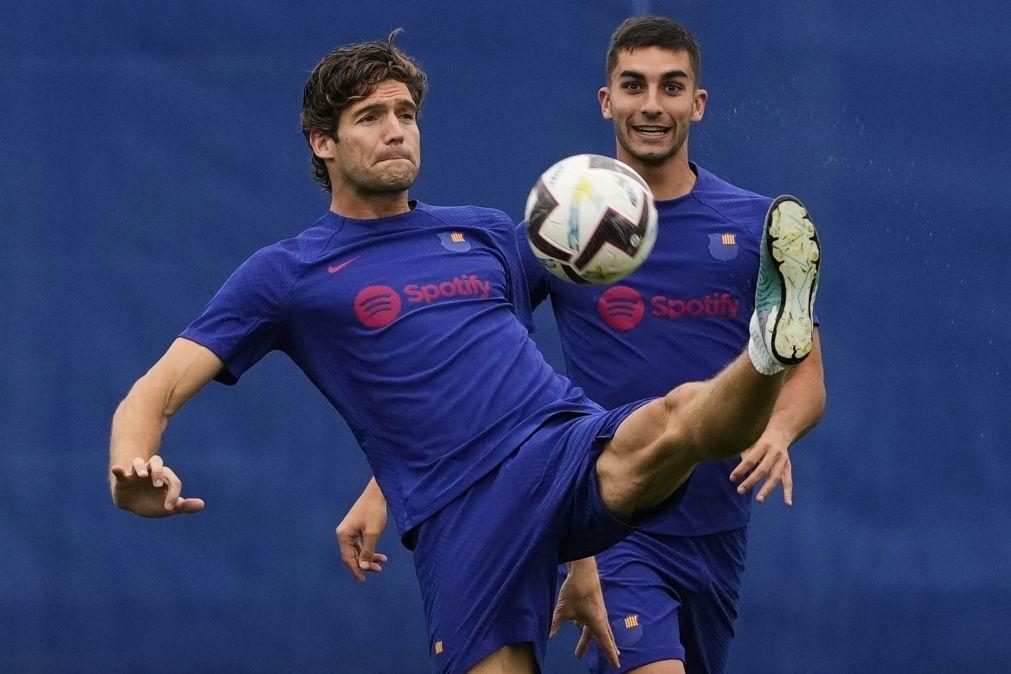 Defesa Marcos Alonso vai ser operado e desfalca FC Barcelona