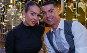Cristiano Ronaldo Surpreendido com 'invasão' de mulher na festa de Ano Novo na Madeira
