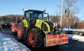 Berlim descarta renunciar aos cortes do gasóleo agrícola apesar dos protestos