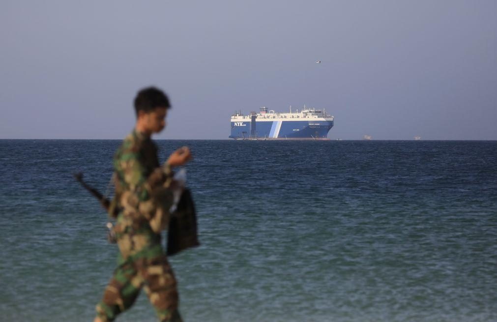 Reino Unido não descarta novos bombardeamentos se Huthis atacarem mais navios
