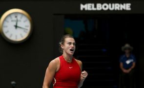Campeã em título Sabalenka segue para a terceira ronda no Open da Austrália