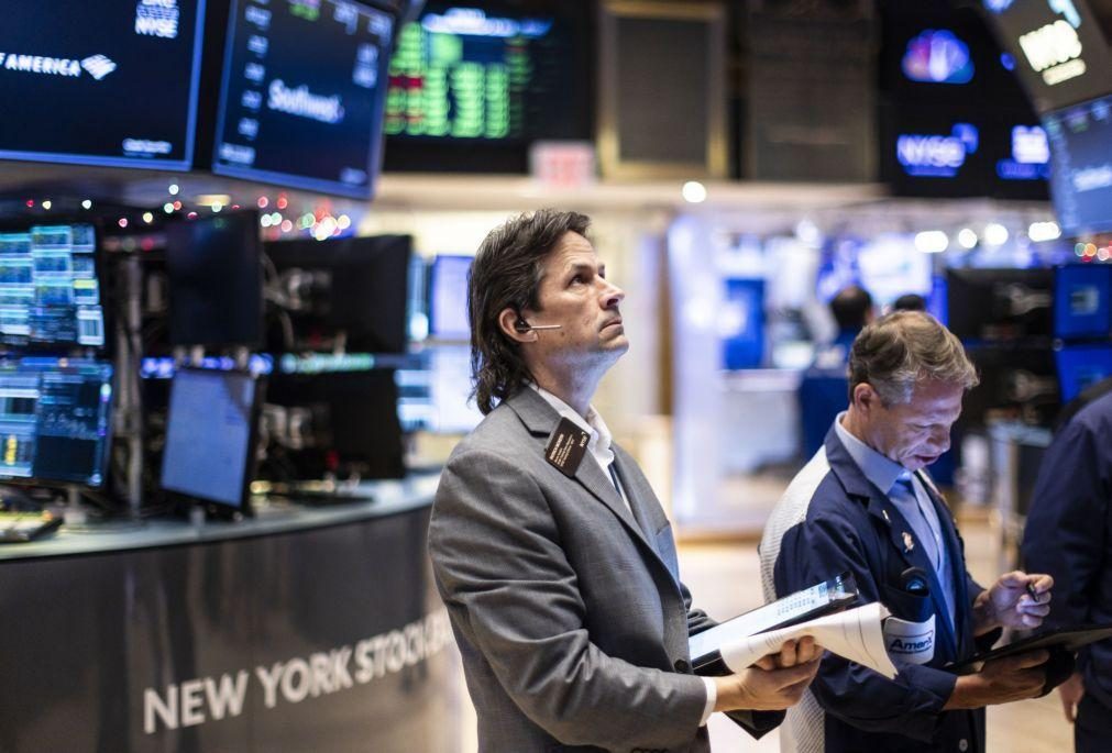 Wall Street fecha sem rumo mas com terceiro recorde consecutivo do S&P500