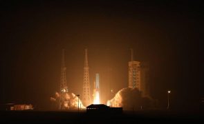 Irão lança para o espaço três satélites em plena crise com ocidente