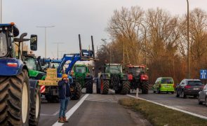 Camiões portugueses retidos em França devido aos bloqueios dos agricultores