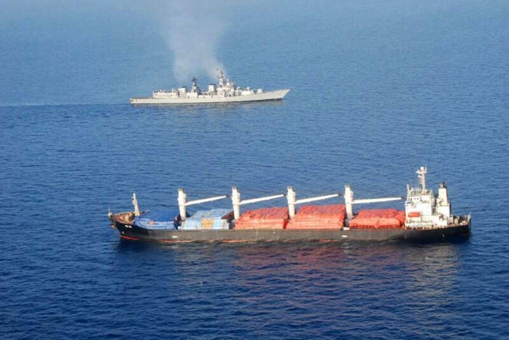 Marinha indiana resgata navio sequestrado por piratas da Somália