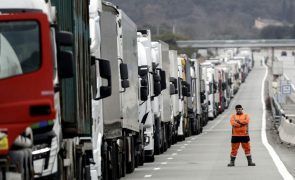 Sindicatos franceses apelam para suspensão dos bloqueios