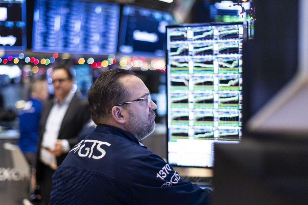 Wall Street fecha em alta ainda a digerir mensagem do banco central dos EUA