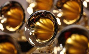 Cerimónia dos Grammy com Maria Mendes nomeada e Joni Mitchell em palco