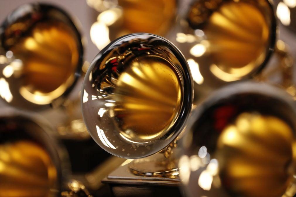 Cerimónia dos Grammy com Maria Mendes nomeada e Joni Mitchell em palco