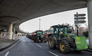 Marcha lenta com cerca de 100 viaturas bloqueia acesso a Valença