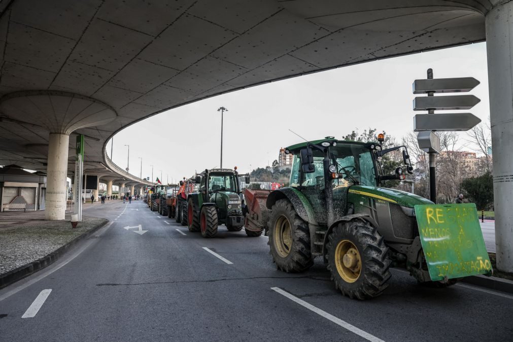 Marcha lenta com cerca de 100 viaturas bloqueia acesso a Valença
