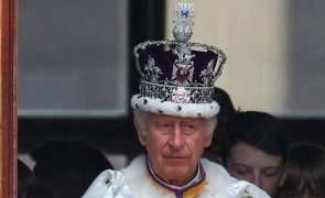 Rei Carlos III - Cancro foi detectato “cedo” mas britânicos estão preocupados com instabilidade do país