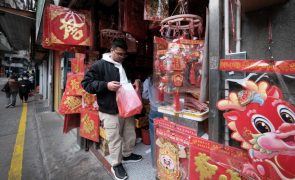 Portugueses em Macau seguem tradição de oferecer dinheiro no Ano Novo Lunar