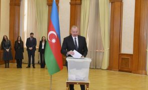 Aliyev vence oficialmente presidenciais no Azerbaijão com maioria de 92,12%