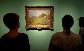 Ativistas atiram sopa contra quadro de Monet exposto em Lyon