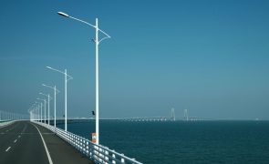 Maior ponte marítima do mundo no sudeste da China bate recorde de passageiros