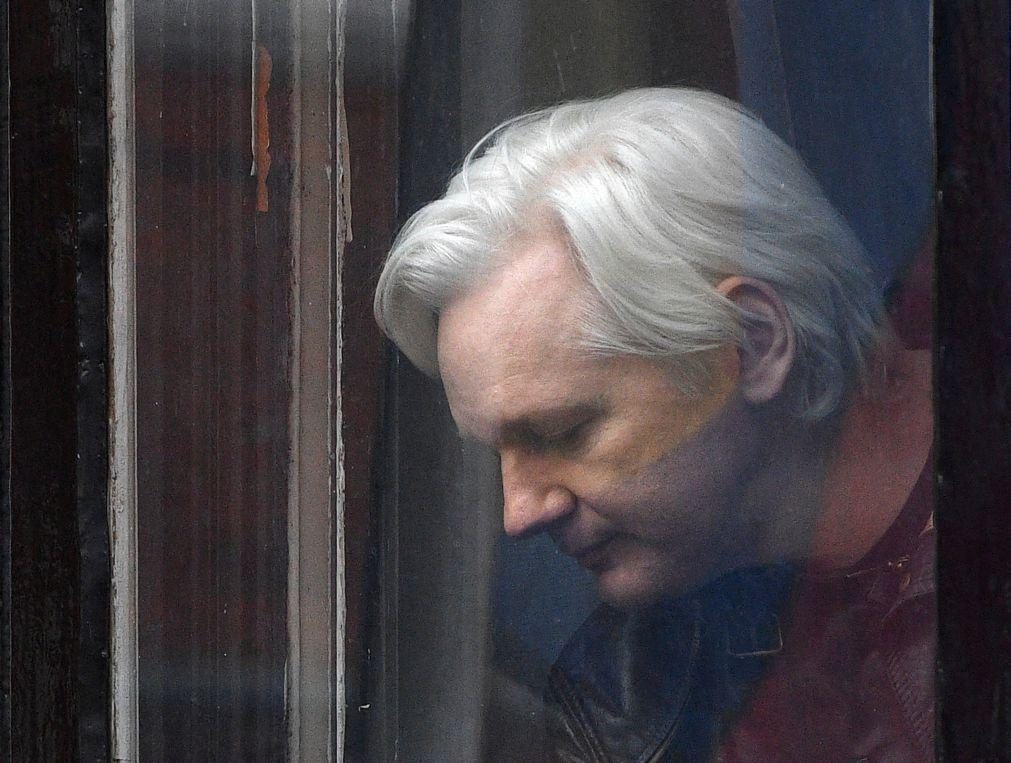 Tribunal de Londres avalia recurso contra extradição de Assange para EUA