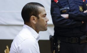 Dani Alves condenado a quatro anos e meio de prisão por violação