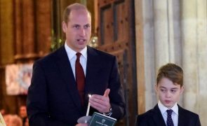 Príncipe William - Distingue famosa atriz com a Ordem do Império Britânico
