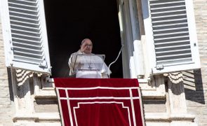 Papa pede que se lembrem povos que sofrem com a guerra