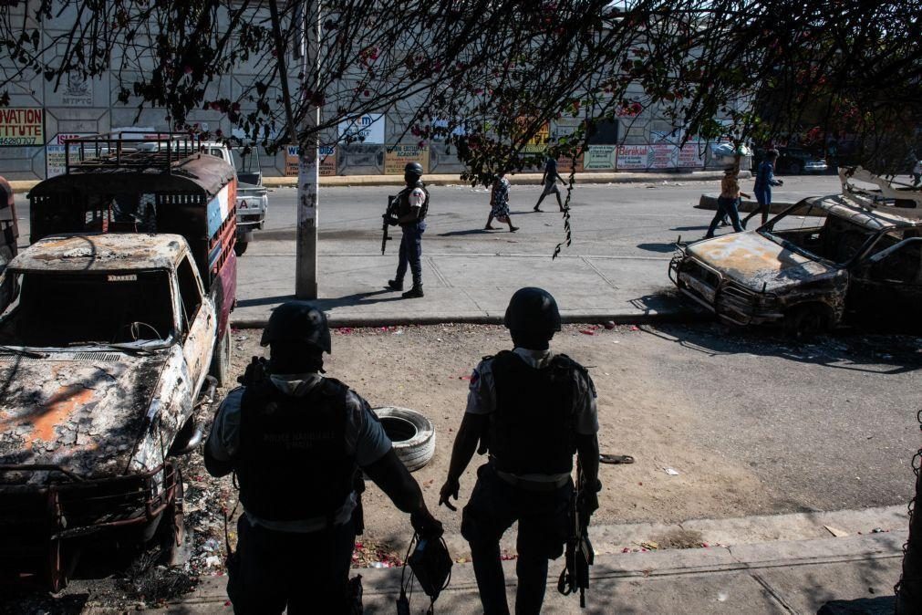 Líder de gangue ameaça lançar guerra civil caso primeiro-ministro regresse ao Haiti