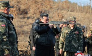 Líder norte-coreano quer reforçar exercícios militares face a manobras aliadas