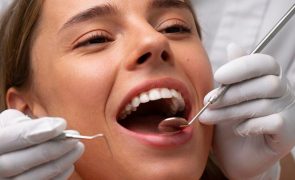 Check-up dentário  - O que é e a sua importância no mês da saúde oral